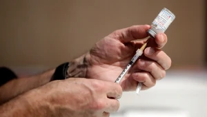 Sondaż: Polacy podzieleni w sprawie szczepionek