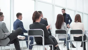 Badania pokazują, że niechęć przed pracą zdalną wynika m.in. z obawy przed zanikiem "zespołowego ducha"