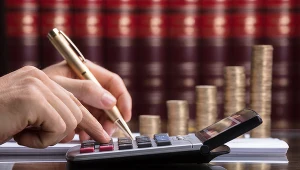 Ekonomiści są raczej zgodni co do tego, że umiarkowanie wysoka inflacja jest symptomem zdrowej gospodarki