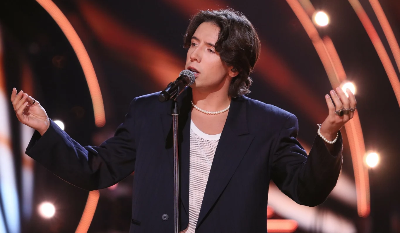 Dawid Kwiatkowski ma mnóstwo fanek, które dobrze wiedzą, kim jest muzyk i od lat śledzą jego karierę Dawid Kwiatkowski ma mnóstwo fanek, które dobrze wiedzą, kim jest muzyk i od lat śledzą jego karierę