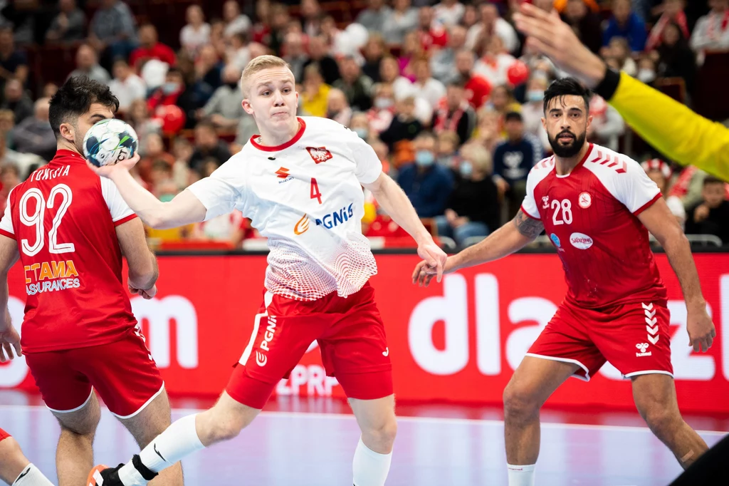 Dobra gra debiutanta Piotra Jędraszczyka nie pomogła, Polacy wyraźnie ulegli Tunezji 26-30 na otwarcie 4 Nations Cup