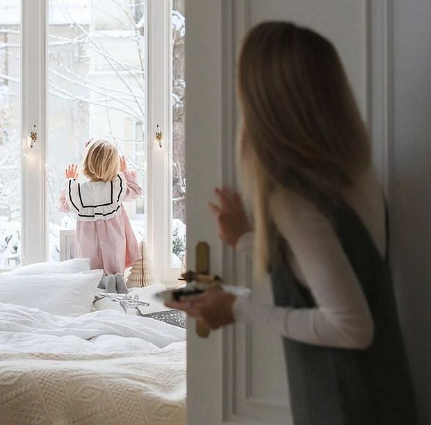 Kasia Tusk skrytykowana za sukienkę córki / screenshot za: makelifeeasier.pl Kasia Tusk skrytykowana za sukienkę córki / screenshot za: makelifeeasier.pl