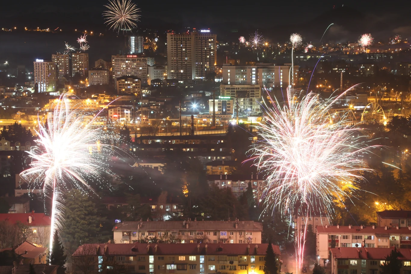 Nowy Rok obchodzony jest za wschodnią granicą bardzo hucznie Nowy Rok obchodzony jest za wschodnią granicą bardzo hucznie