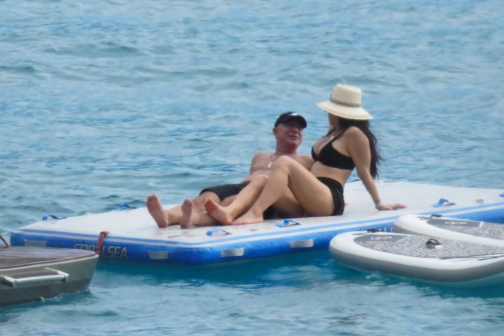 Jeff Bezos i Lauren Sanchez wypoczywali razem na morzu