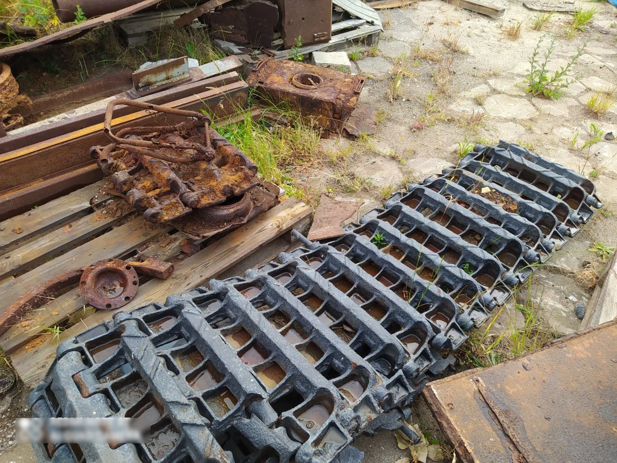 Zabezpieczone elementy wydobytego czołgu Zabezpieczone elementy wydobytego czołgu