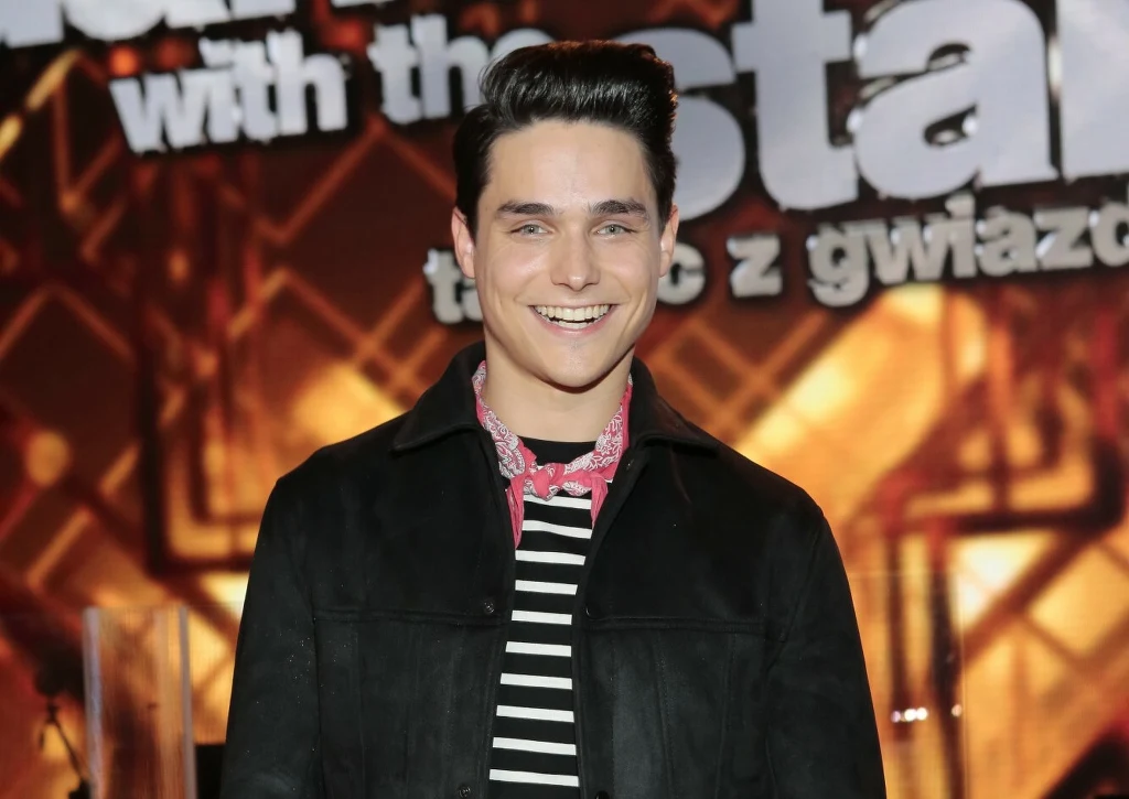 Patryk Cebulski jest jednym z prowadzących "Sylwestra Szczęścia" z Polsatem