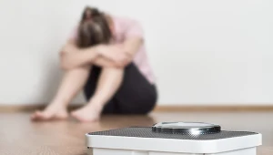 Liczne badania pokazują, że anoreksja bardzo często łączy się z depresją. Szacuje się, że od 50 do nawet 75 proc. pacjentów z zaburzeniami odżywiania zgłaszało epizody depresji.