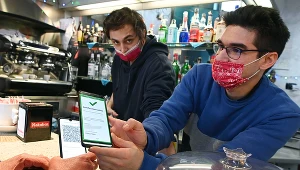 Skanowanie przepustki sanitarnej we Włoszech