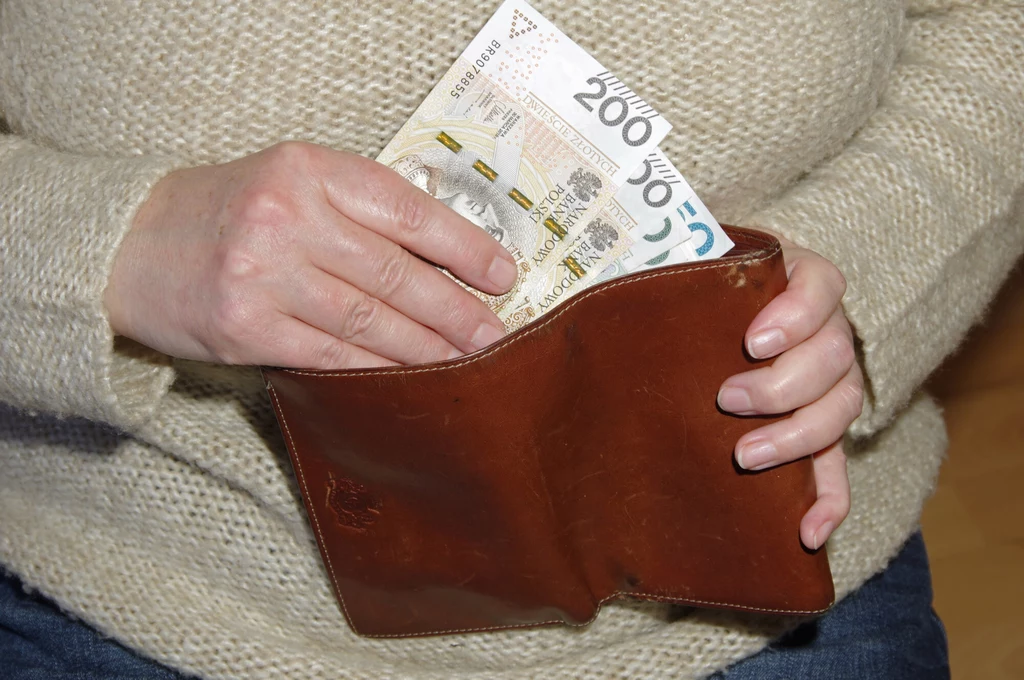 Cieńsze portfele w 2023 r. będzie miało 1,2 miliona Polaków
