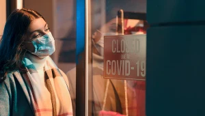 Czy rok 2022 będzie ostatnim zdominowanym przez SARS-CoV-2? Tak by było, gdyby wirus nie mutował