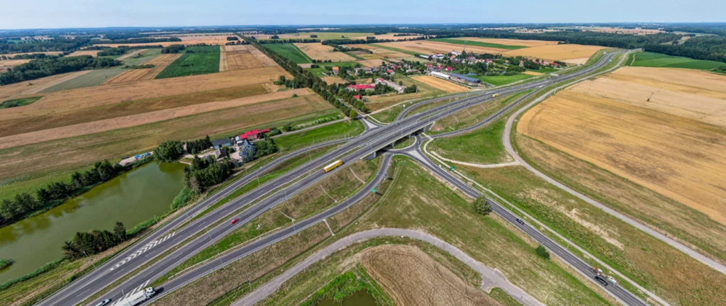 Do GDDKiA wpłynęło aż 12 ofert, a najniższą o wartości ok. 614,9 mln zł złożyła firma Polaqua.