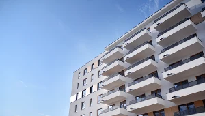 Inwestowanie w mieszkania przy wysokiej inflacji i podwyżkach stóp procentowych