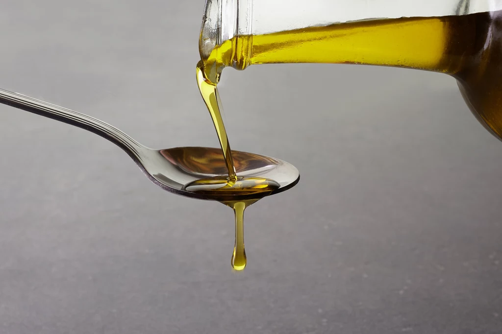 Dziennie zaleca się spożywanie 2-3 łyżek oliwy z oliwek