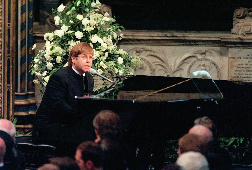Elton John zagrał na pogrzebie księżnej Diany
