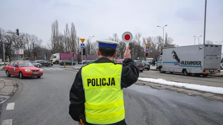 ​Masz ten przedmiot w aucie? Policjant da ci mandat i zabierze dowód rejestracyjny