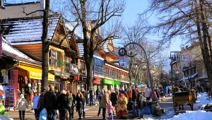 Zakopiańskie Krupówki. Zdjęcie ilustracyjne