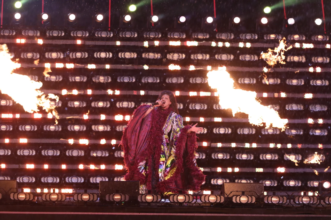 Michał Szpak podczas Sylwestrowej Mocy Przebojów Michał Szpak podczas Sylwestrowej Mocy Przebojów