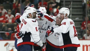 Aleksander Owieczkin (nr 8) pobił jeden z rekordów NHL