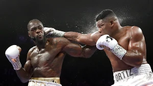 Luis Ortiz (z prawej) tu podczas przegranej walki z Deontayem Wilderem