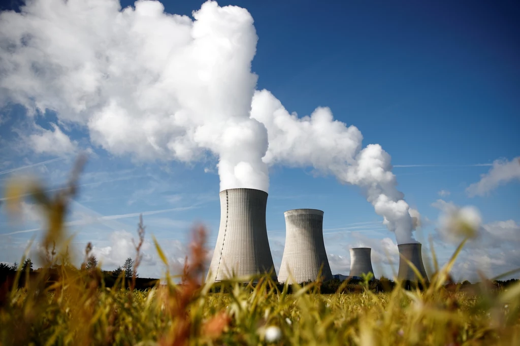 Elektrownia jądrowa w Dampierre-en-Burly we Francji. Francja to jeden z krajów, który naciskła na uznanie energii jądrowej za zieloną energię.