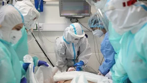 Ryzyko śmierci z powodu COVID-19 seniorów jest 56 razy wyższe u osób niezaszczepionych