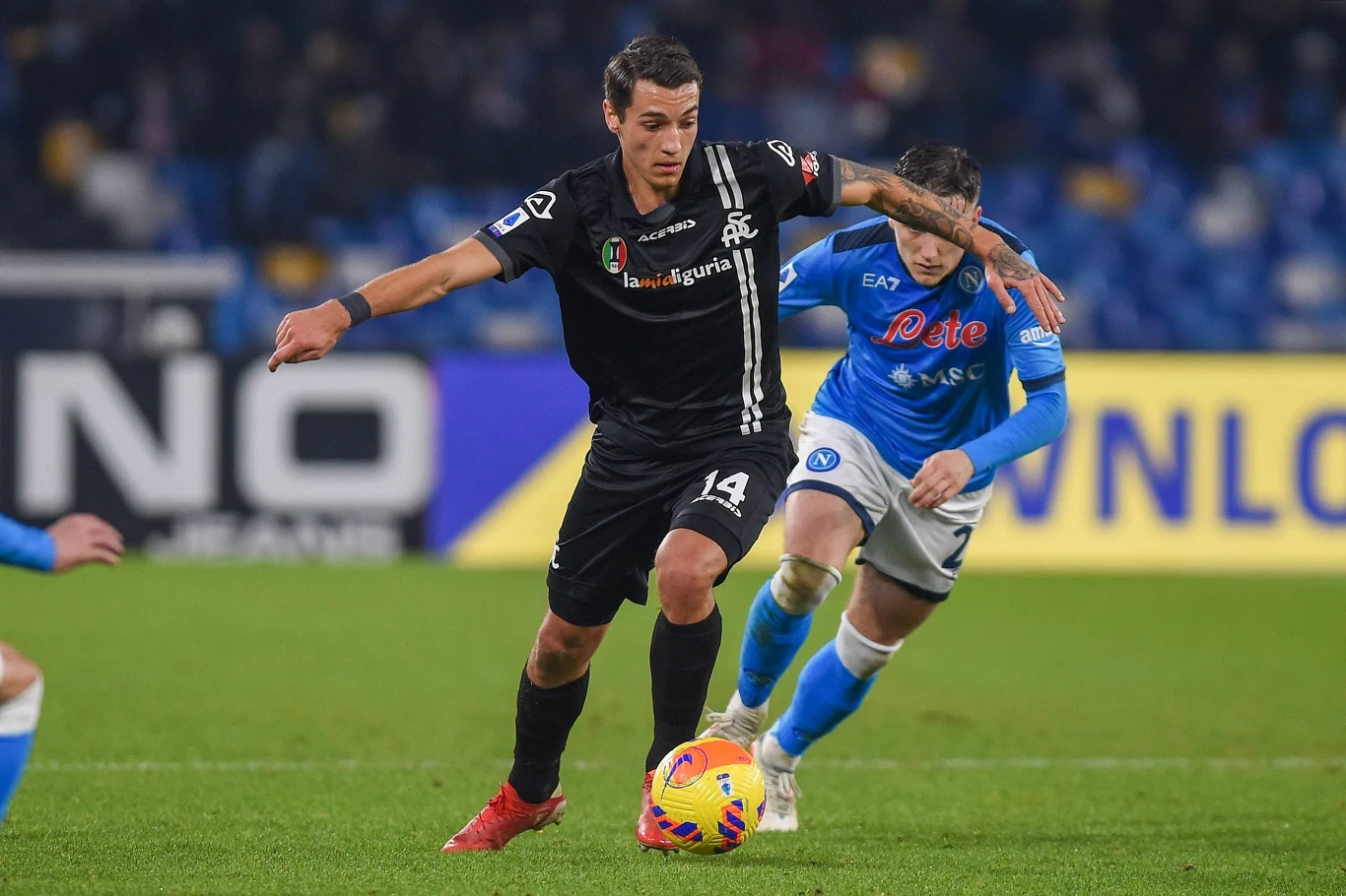 Jakub Kiwior w trakcie zwycięskiej potyczki z Napoli Jakub Kiwior w trakcie zwycięskiej potyczki z Napoli
