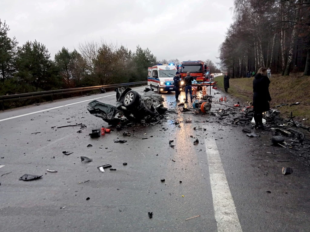 Po zderzeniu z Audi Q7 VW Passat został rozerwany na dwie części