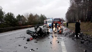 Po zderzeniu z Audi Q7 VW Passat został rozerwany na dwie części