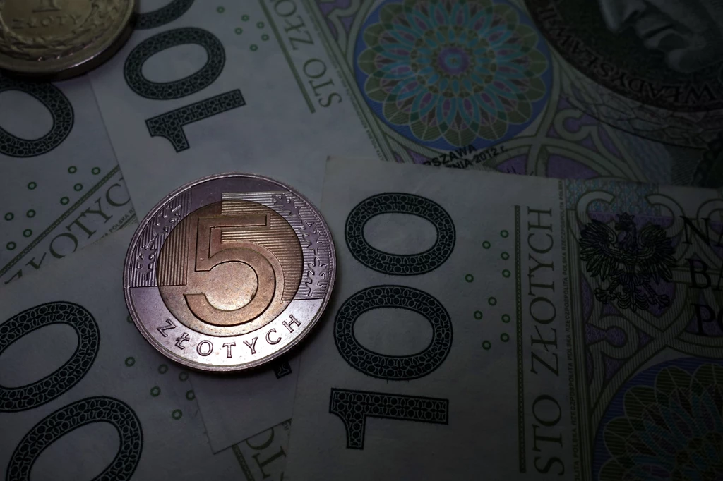 Dotychczas osoby, których przychód choćby o złotówkę przekraczał 70 proc. przeciętnego miesięcznego wynagrodzenia, traciły prawo do renty socjalnej