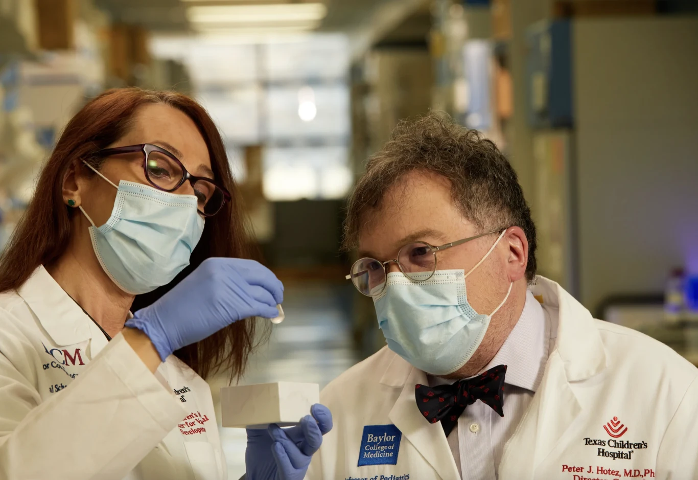 Dr Bottazzi (po lewej) i dr Hotez (po prawej) Dr Bottazzi (po lewej) i dr Hotez (po prawej)