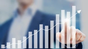 "Tarcze finansowe i masowy dodruk pieniądza głównymi przyczynami szalejącej inflacji"