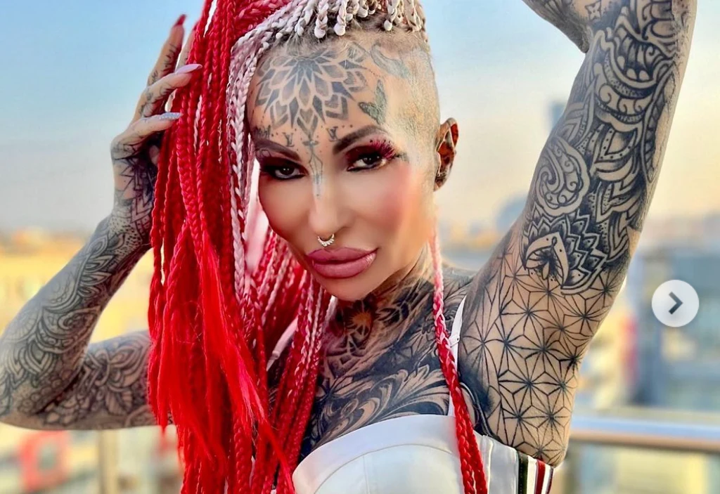 Adrianna Eisenbach: instagram.com/adrianna_scandal_queen/