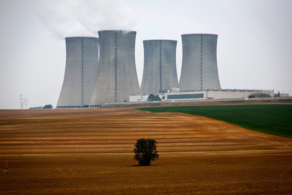 Elektrownia atomowa w czeskich Dukovanach. Czesi oceniają, że przyjęcie ustawy KE w proponowanym brzmieniu przyniosłoby poważne komplikacje w zakresie transformacji czeskiej energetyki