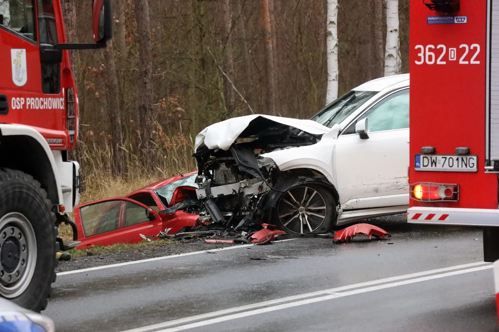 Liczba wypadków na drogach zaczęła spadać po wejściu Polski do Unii Europejskiej i rozpoczęciu budowy autostrad i dróg ekspresowych. Każdy kolejny rok był bezpieczniejszy mimo drastycznie rosnącego ruchu