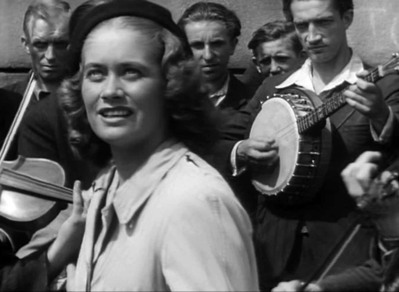 Kadr z filmu "Zakazane piosenki"