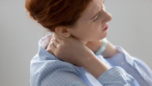 Drętwienia i skurcze sugerują niedobór. Inne objawy bywają mylące