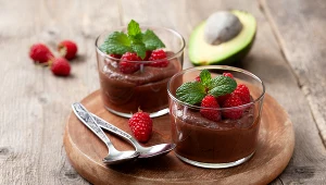 Bardzo niskim indeksem glikemicznym charakteryzuje się awokado. Można go użyć w wielu deserach