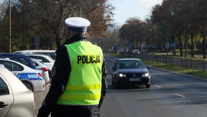 Stuknęli się lusterkami. Dostali po 1500 zł mandatu