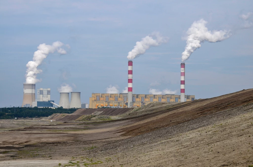 Elektrownia Bełchatów - największy pojedynczy emitent CO2 wśród elektrowni na całym świecie.