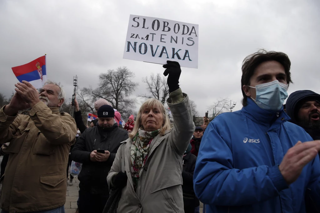 Sympatycy Novaka Djokovicia demonstrujący w Melbourne