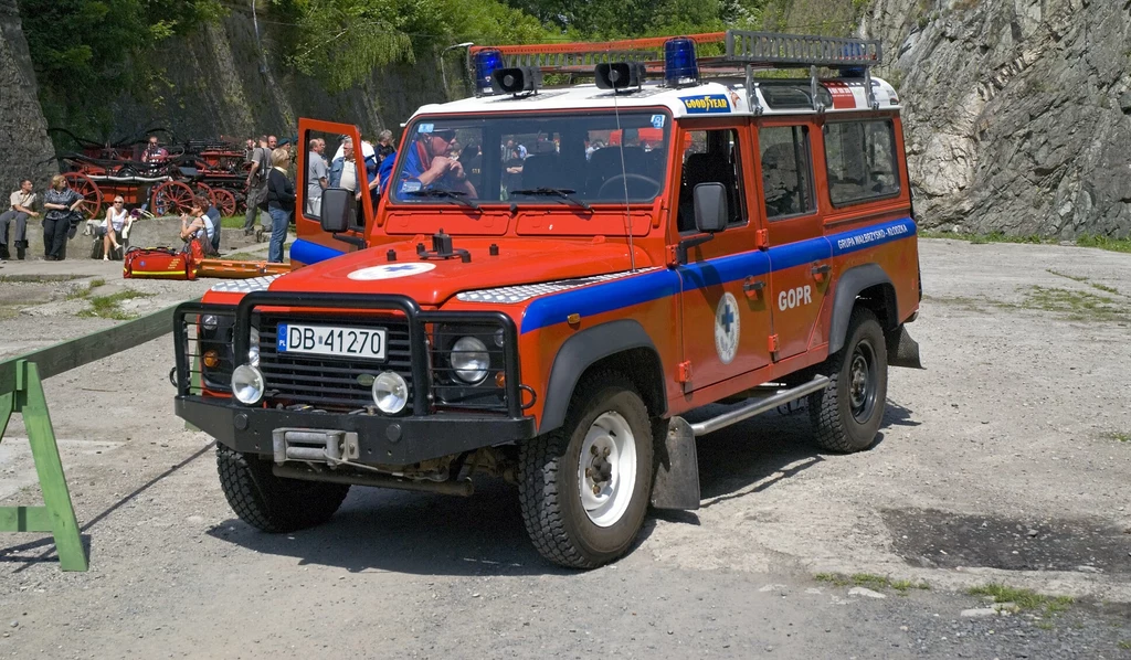 Land Rovery Defendery 110 są używane prze różne grupy GOPR w Polsce