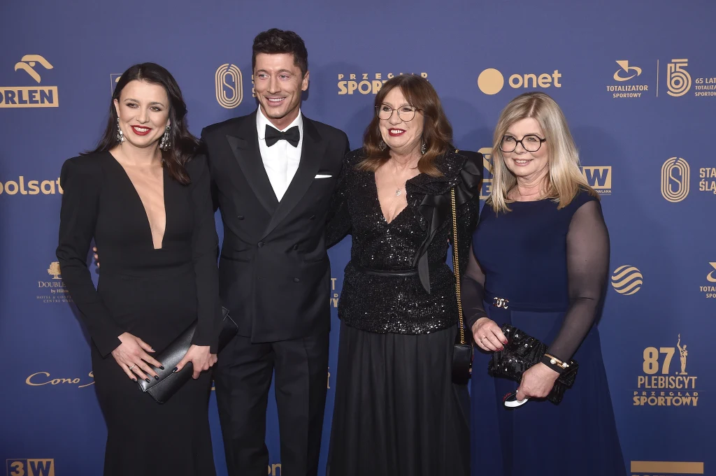 Milena Lewandowska-Miros, Robert Lewandowski, Iwona Lewandowska, Maria Stachurska Milena Lewandowska-Miros, Robert Lewandowski, Iwona Lewandowska, Maria Stachurska