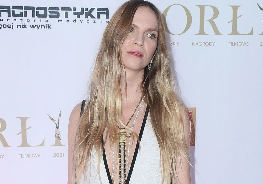 Mary Komasa Mary Komasa