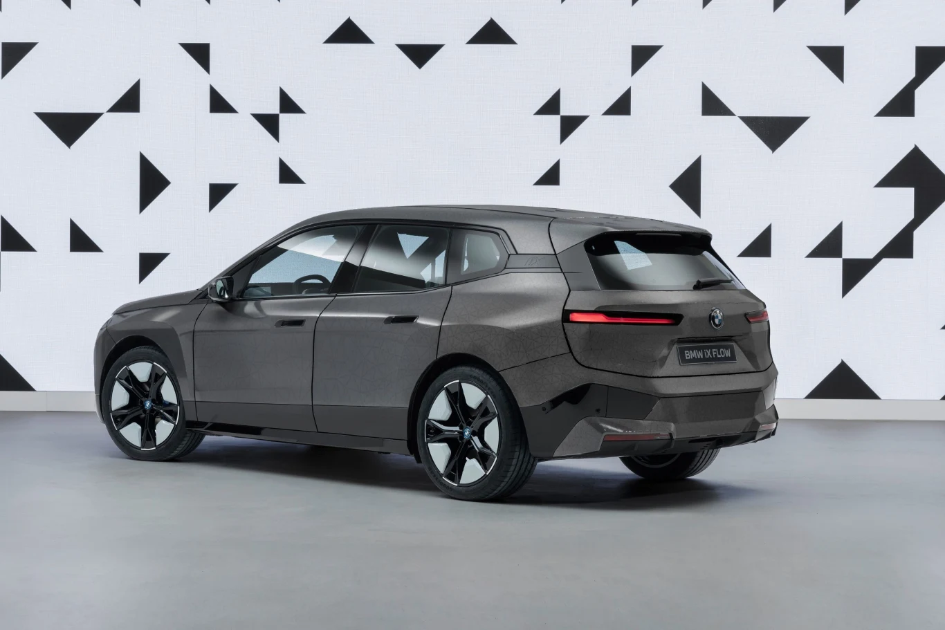 BMW iX Flow
