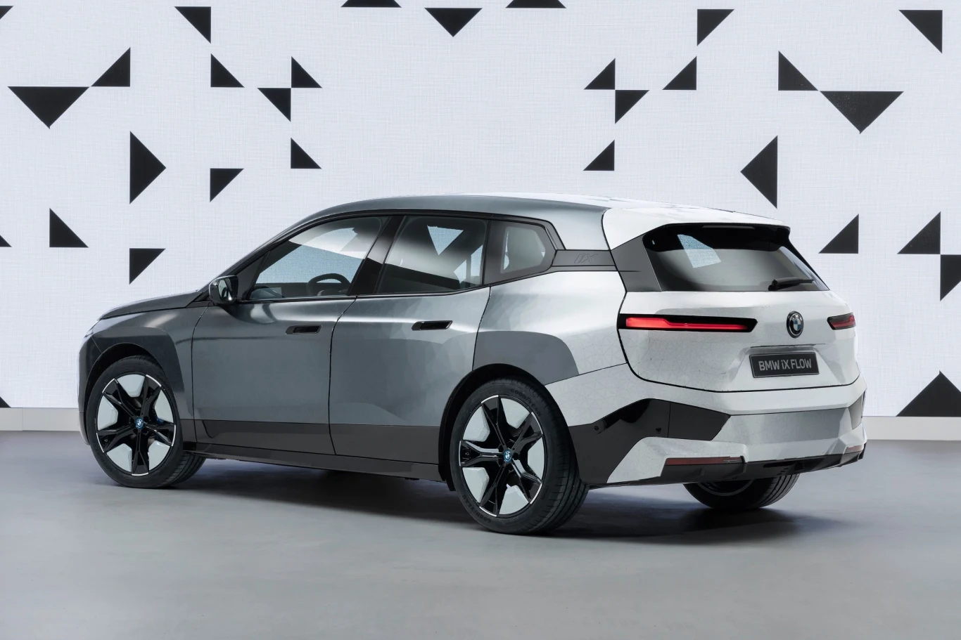 BMW iX Flow