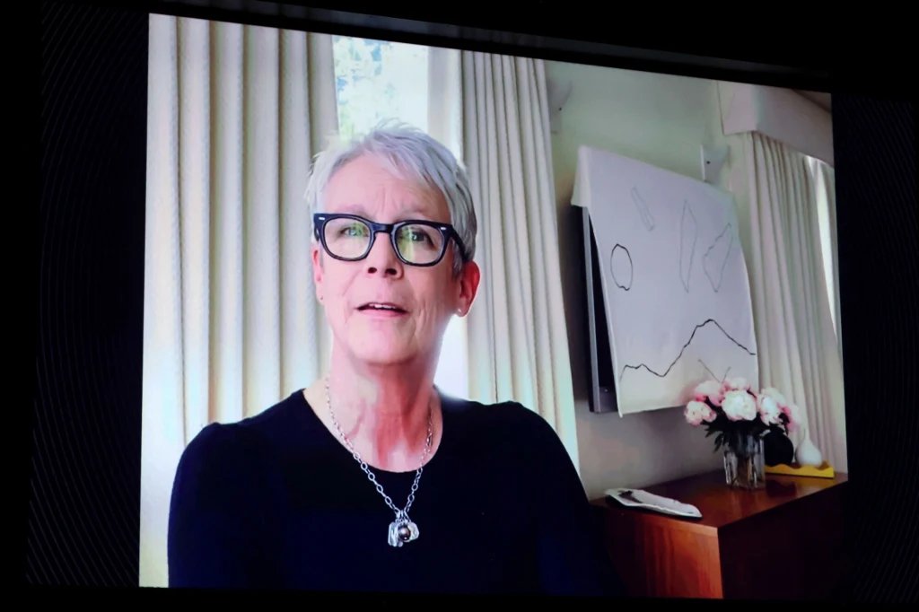 Jamie Lee Curtis na 79. gali rozdania Złotych Globów Jamie Lee Curtis na 79. gali rozdania Złotych Globów