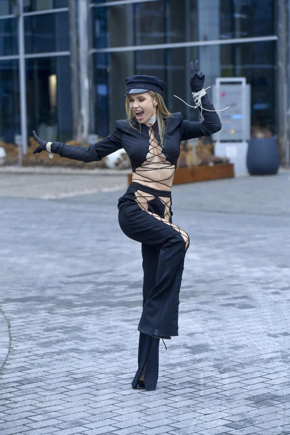 Trzeba przyznać, że wokalistka stopiła cały śnieg i lód wokół… Podoba wam się w takim wydaniu?