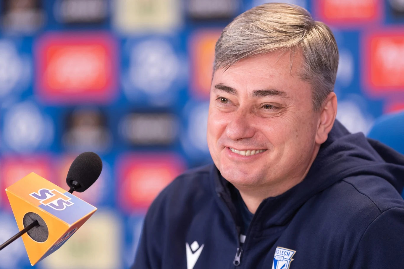 Trener Lecha Poznań Maciej Skorża na konferencji prasowej przed wylotem na zimowy obóz w Turcji Trener Lecha Poznań Maciej Skorża na konferencji prasowej przed wylotem na zimowy obóz w Turcji