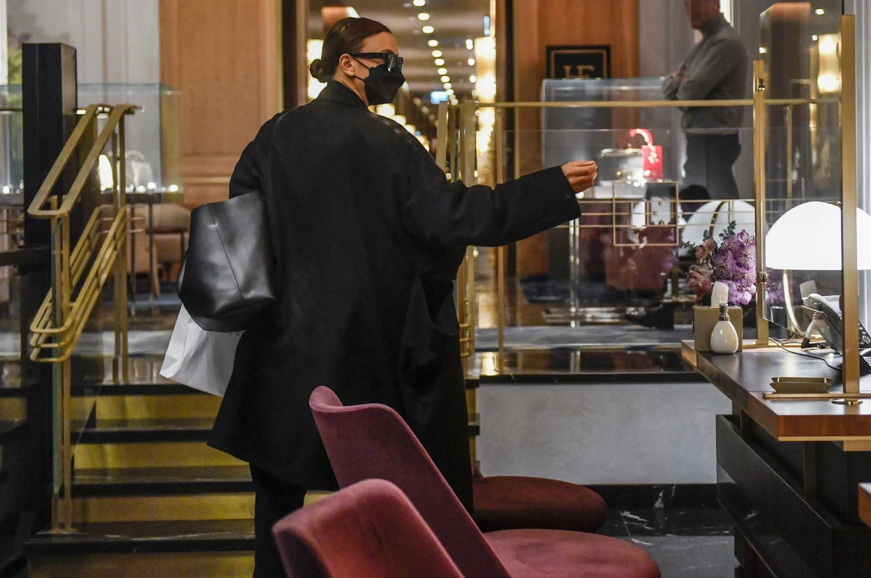 Irina Shayk w warszawskim hotelu Irina Shayk w warszawskim hotelu