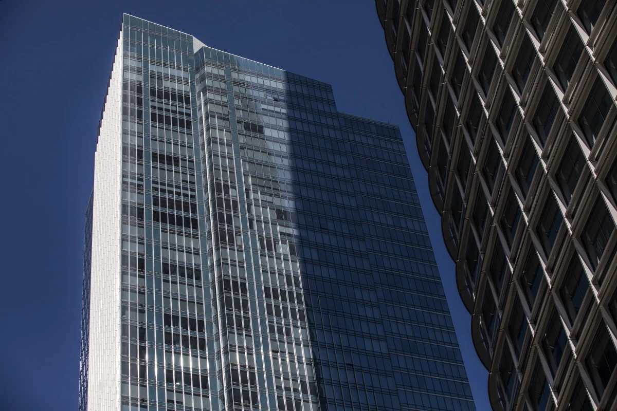 Budynek Millenium Tower zapada się i odchyla na bok